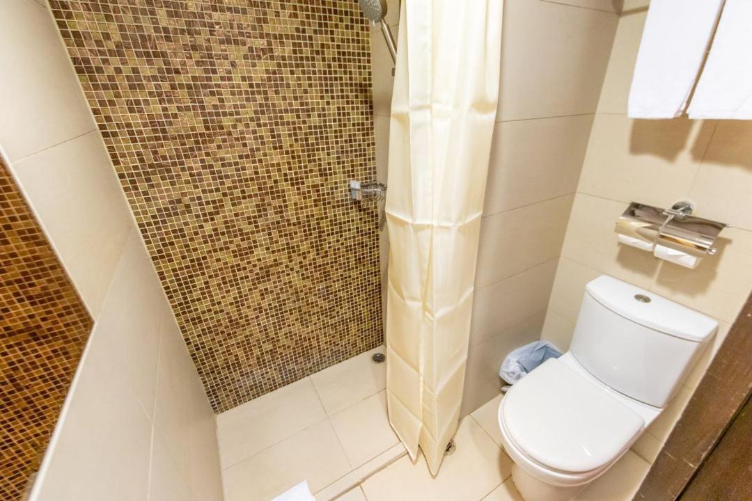 Ramada Harbour View Khách sạn 4*