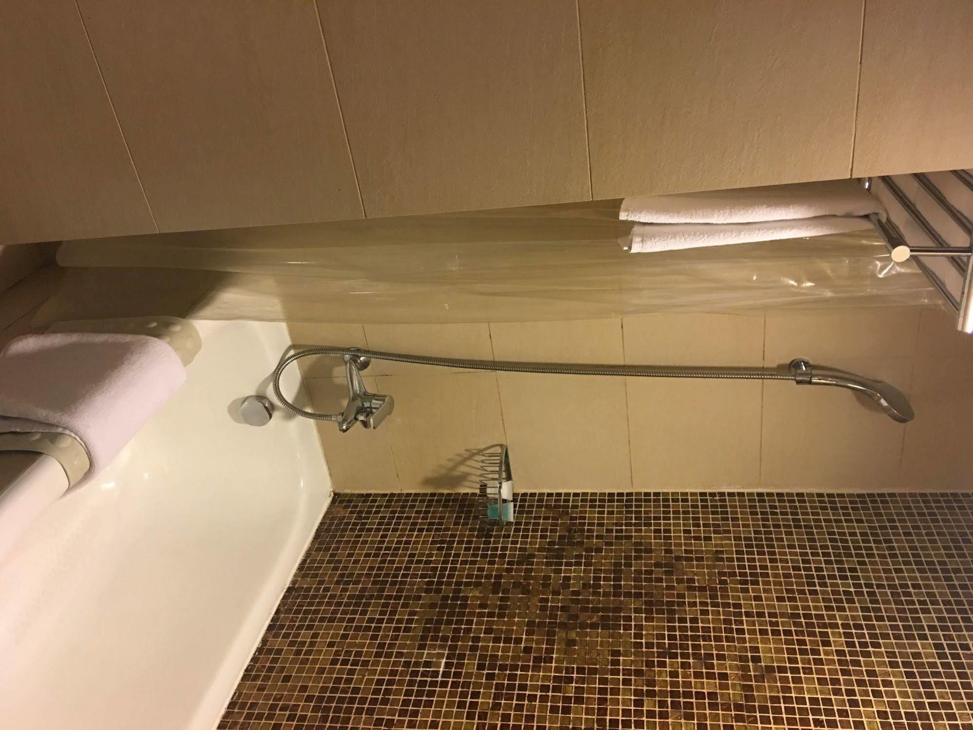 Khách sạn Ramada Harbour View 4*